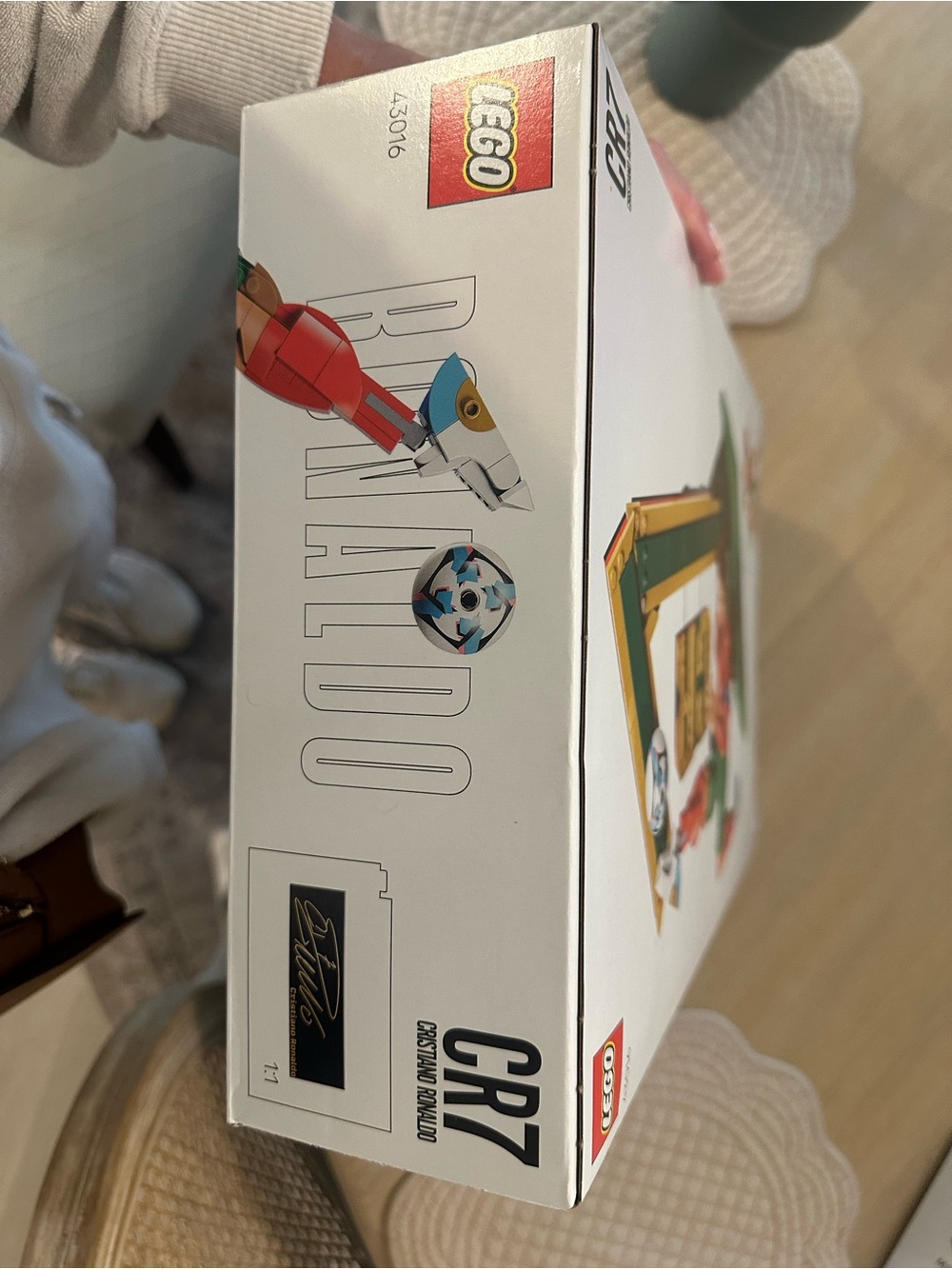 LEGO White Box with Red Logo - Picture 2 of 3